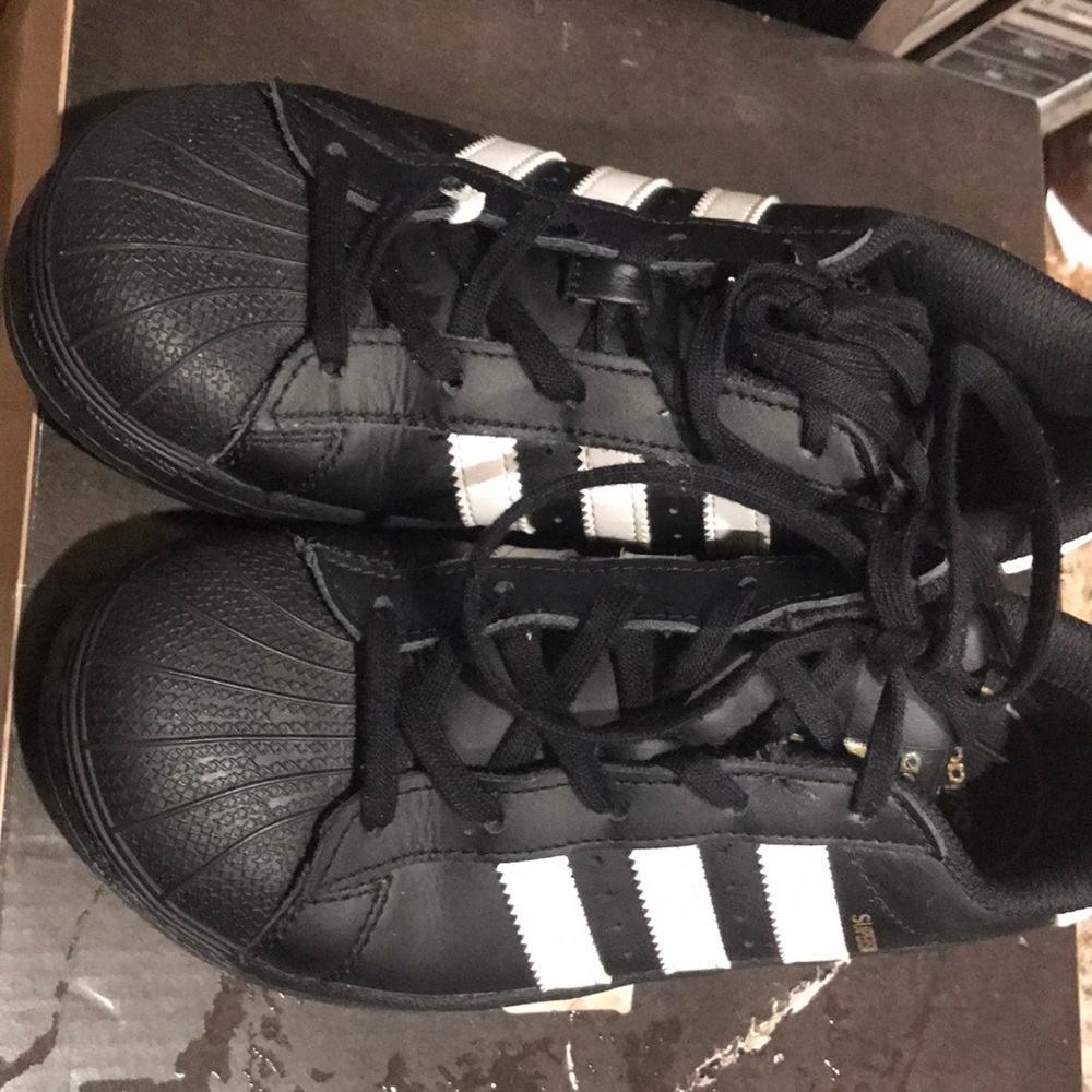 Girls superstar adidas sneakers
